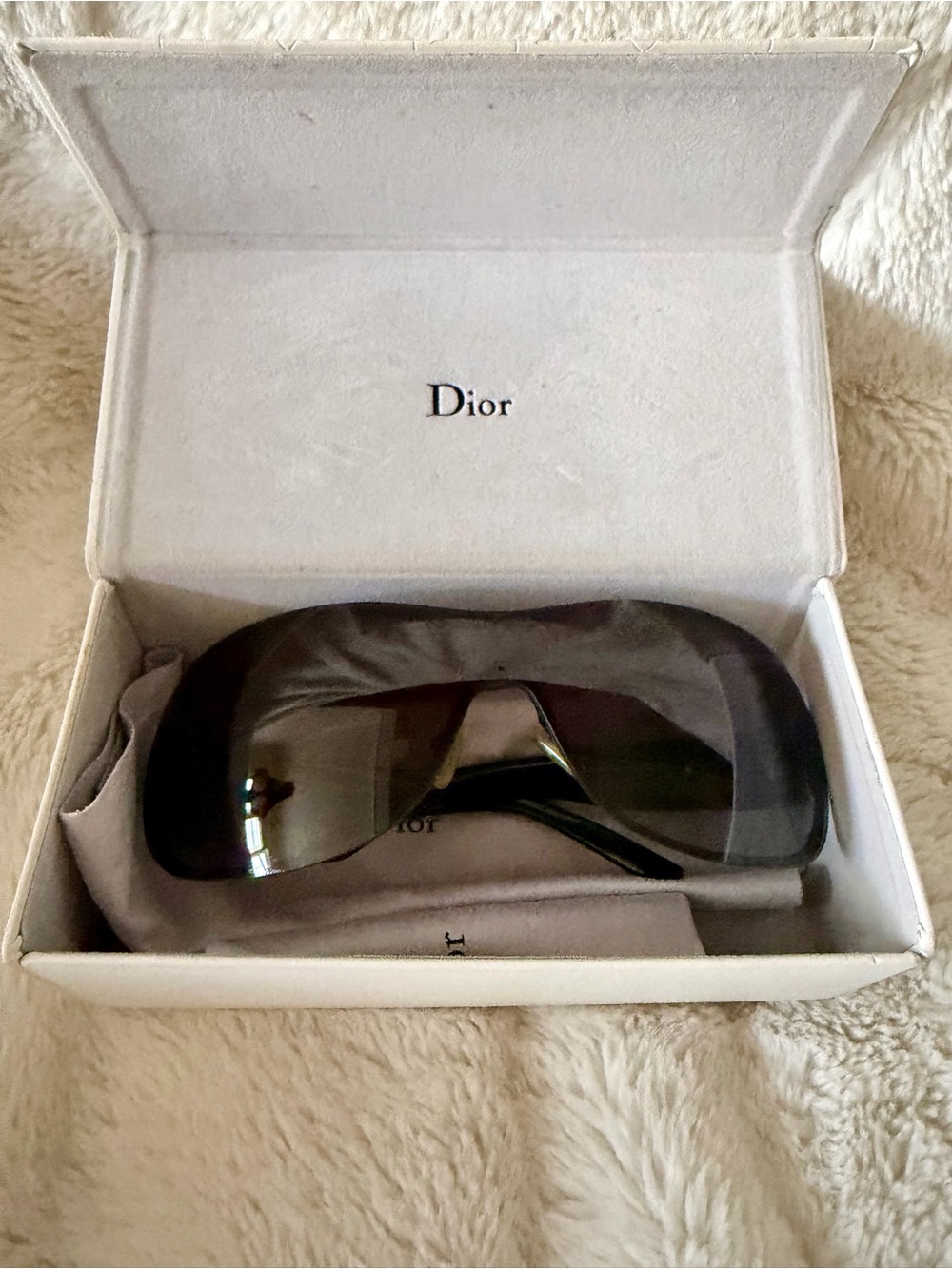 Dior Vintage. Shield Sunglasses in Black/ Cannage - Full Set - Picture 7 of 17